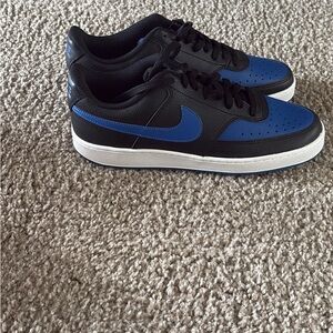 Nike Men's Black and Royal Blue Sneakers